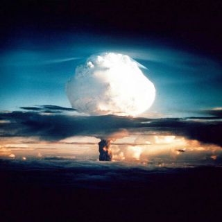 Bomba de hidrógeno, miles de veces más poderosa que una atómica