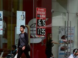 Banxico subastó 400 millones de dólares para hacer frente a los requerimientos de la divisa estadounidense. SUN / C. Mejía