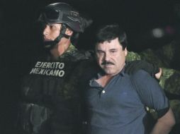 Elementos del Ejército mexicano trasladan al 'Chapo' al Penal de Máxima Seguridad del Altiplano. AP / E. Verdugo