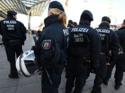 La policía desplega alrededor de mil 700 agentes para evitar enfrentamientos. AFP / R. Pfeil