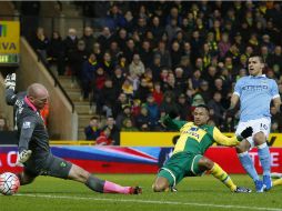 Sergio Agüero, junto a Kelechi Iheanacho y Kevin De Bruyne hacen las anotaciones. AFP / L. Parnaby