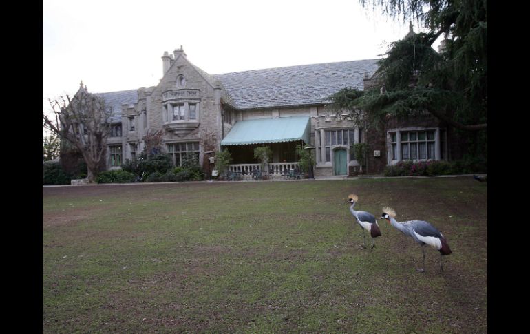 Los interesados podrán visitar la propiedad, pero quedará un área fuera de su alcance, la habitación de Hefner. AFP / ARCHIVO