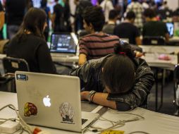 Las personas pueden presentar cefalea, vértigo y migraña, una condición de salud que lleva a ser intolerante a la luz y los sonidos. EL INFORMADOR / ARCHIVO