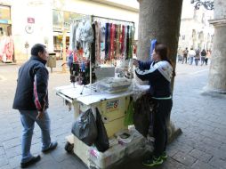 María es una de las primeras comerciantes que se instaló en el Centro Histórico. EL INFORMADOR / P. Franco