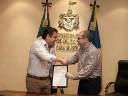 Aristóteles Sandoval agradeció el apoyo de la Conagua al entregar el título de Concesión. TWITTER / @AristotelesSD