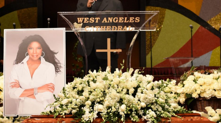 Stevie Wonder cantó 'The Lord's Prayer', haciendo que la multitud se pusiera de pie y lo ovacionara al final. AFP / L. Busacca