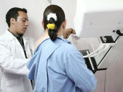 Las mujeres mayores tienen más probabilidades de evitar la muerte por cáncer gracias a las mamografías. EL INFORMADOR / ARCHIVO