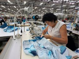 De enero a septiembre de 2015 la IED se redujo 21 mil millones de dólares. AFP / ARCHIVO