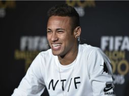 Neymar durante una conferencia de prensa ofrecida momentos antes de la ceremonia de entrega del Balón de Oro. AFP / M. Coffrini