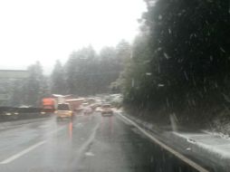 A través de las redes sociales, los automovilistas recomiendan posponer los viajes al DF debido al mal clima. TWITTER / @jarubio81