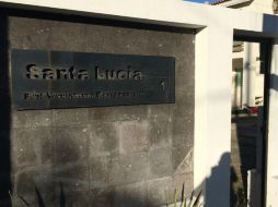 Los cuerpos estaban afuera de un departamento en Santa Ana Tepetitlán. ESPECIAL /