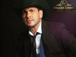 Espinosa comentó que se encuentra en una oportunidad que la vida le dio, porque presenta ocho temas de su autoría. TWITTER / @benjamin_ofi