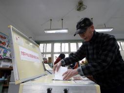 Los taiwaneses votan en medio de la desconfianza y frustración con el estancamiento de la economía. EFE / R. Tongo