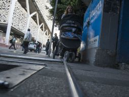 Las tuberías representan un riesgo para las personas que transitan por el Centro tapatío. EL INFORMADOR / R. Tamayo