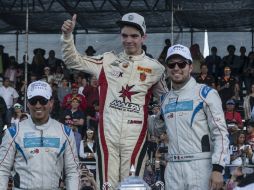 Raúl Guzmán (c) celebrando su triunfo. EL INFORMADOR / R. Tamayo