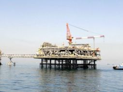 El petróleo mexicano cerró el pasado viernes en 20.70 dólares por barril. EFE / ARCHIVO