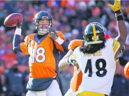 Peyton Manning. El mariscal de campo de los Broncos de Denver condujo a su equipo al triunfo sobre los Acereros. AFP / D. Pesinger