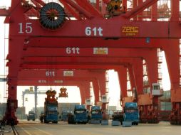 La desaceleración China podría conducir a un debilitamiento de su moneda, arrastrando con ello a las de otros países. AFP /