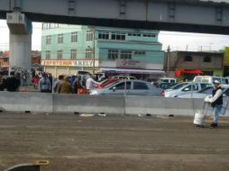 Los agentes vigilan la protesta, sin que se hubiese registrado ningún desalojo o enfrentamiento. TWITTER / @PoliciaFedMx