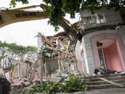 La demolición de la vivienda comenzó este martes y se prolongará por algunos días. EFE /  C. Herrera
