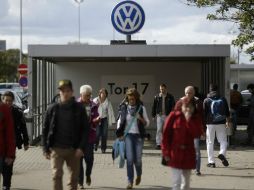 Según la revista, Volkswagen tenía previsto acometer el despido de los trabajadores a principios de verano. AP / ARCHIVO