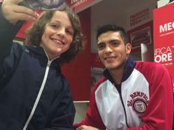 Raúl estuvo con sus fans en una firma de autógrafos. TWITTER / @SLBenfica