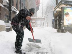 Se espera que en la zona caigan a lo largo del día hasta 75 centímetros de nieve. AFP / F. Xavier