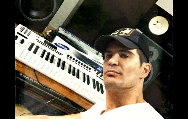 El cantante señaló que el nuevo material aún no tiene nombre, pero esperan tenerlo listo muy pronto. TWITTER / @Julio_Camejo