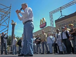 En la plaza Brión Henry Ramos Allup dio un discurso en el que refirió el dictamen de Maduro como una 'trampa cazabobos'. AFP / J. Barreto
