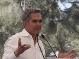 Mancera aseguró que el gobierno de la Ciudad de México tiene listo un operativo con pipas para quienes lo requieran. SUN / A. Hernández