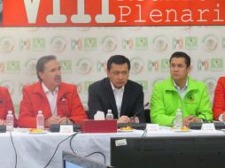 En dicho encuentro estuvo presente el titular de Segob, Miguel Ángel Osorio Chong. TWITTER / @Emilio_Gamboa_