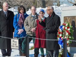 Las familias y miembros de la agencia espacial se reunieron en el cementerio nacional de Arlington para recordarlos. AFP / P. Richards