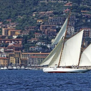 Confiscan yate de Mussolini en operativo anticorrupción