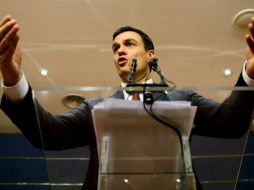 Asegura ante el Congreso que el PSOE está dispuesto a sacar a España de la situación de bloqueo en que le ha sumido el Mariano Rajoy. EFE / J. Martin