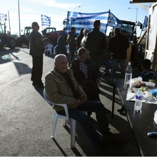 Refugiados protestan contra bloqueo de frontera griega