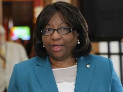 La directora de la Organización Panamericana de Salud (OPS), la dominiquesa Carissa Etienne. EFE / J. Mazzoni