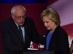 Clinton superó a Sanders por un mínimo margen en Iowa; el socialista ha mantenido una sólida ventaja en Nueva Hampshire. AFP / ARCHIVO