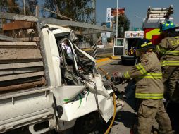 El accidente ocurre en el cruce de avenida López Mateos y Ramó Corona, en la colonia Santa Anita. ESPECIAL / Bomberos de Tlajomulco