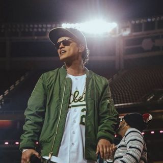 Bruno Mars confirma actuación en el Super Bowl 50