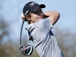 El golfista acumuló 145 golpes, tres arriba del par de campo, y se colocó en el sitio 91. AFP / C. Petersen