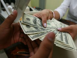 Las subastas del dólar forman parte de los mecanismos de la Comisión de Cambios para apuntalar a la moneda mexicana. EL INFORMADOR / ARCHIVO