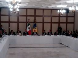 El gobernador pide a Roberto López Lara que dé a conocer el informe a las autoridades municipales. EL INFORMADOR / T. Villaseñor