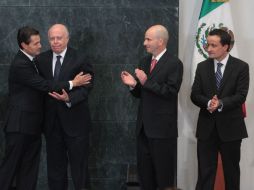 Enrique Peña Nieto, José Narro, José Antonio González y Mikel Arriola, durante el anuncio ayer en Los Pinos. EFE / S. Gutiérrez