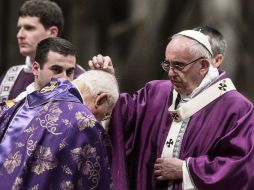 En una Basílica de San Pedro repleta, el Papa precisó que el primer paso para los cristianos es reconocerse necesitados de misericordia EFE / A. Carconi