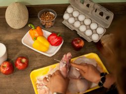 Recomiendan para la comida y la cena pescado o pollo a la plancha acompañados de verduras. EFE / ARCHIVO