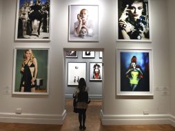 Vogue 100 reconoce la labor de los fotógrafos desde el revelado blanco y negro hasta los espectaculares montajes teatrales. EFE / F.  Arrizabalaga