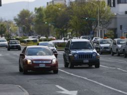 Se dará un periodo de gracia de ocho días a partir de este jueves para que quienes porten vidrios polarizados los retires sus vehículos EL INFORMADOR / ARCHIVO