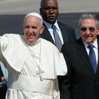 El Papa Francisco llega a Cuba, a horas de pisar México