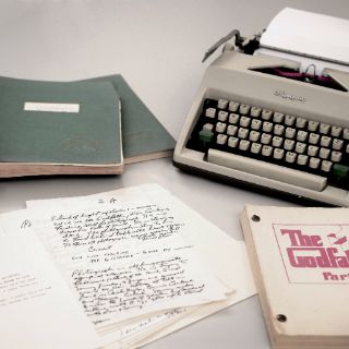 Subastan archivo del autor de 'El padrino', Mario Puzo