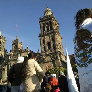 Obispos arriban a Catedral para encuentro con el Papa